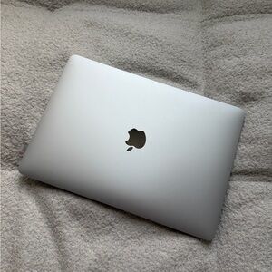 Apple Laptop in Elegant Silver